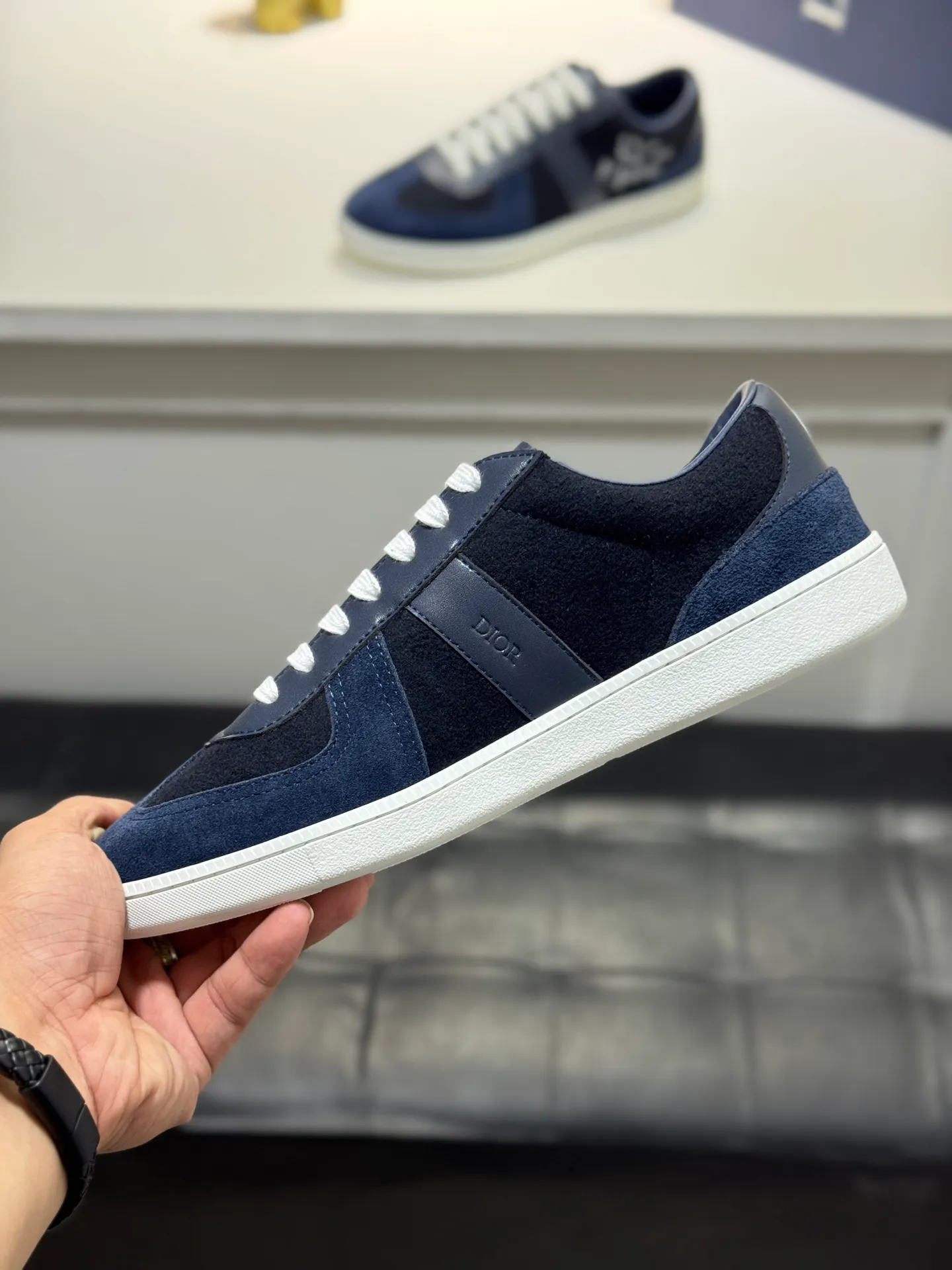 Men's shoes 💰400 [New style] 🎠🎠Dior🔍Top purchasing agent🇮🇹Di's hot model super popular sneakers are synchronized with the new product counters. The uppers are made of original Italian imported cowhide. The logo graphics are perfectly reproduced with complex craftsmanship necessary for fashionistas. The lining of imported soft sheepskin Sole: The original sole is specially provided by the original factory. The exclusive movable molded sole is super comfortable. The original factory follows the order. 🔍🔍Multiple colors are available. You can enter and exit the counter at will. Welcome to compare. A must-have for trendy men. Code number: 38-44 (45 customized